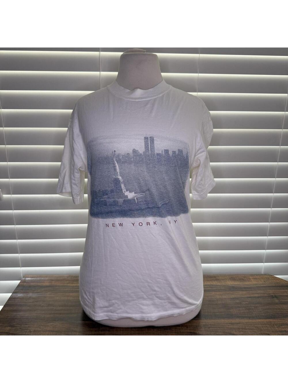 Vintage New York City Skyline T-Shirt Size Small